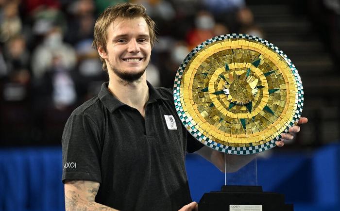 更是国际羽 更是国际羽