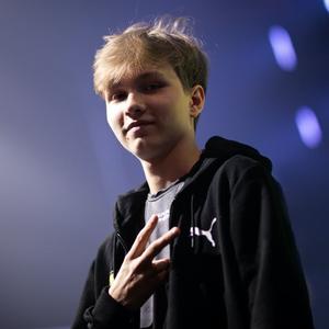 从边路突破 从边路突破